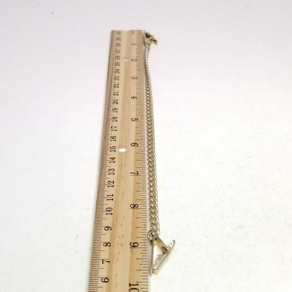 Vintage Sweater Clip, Wygonda November 5th Engraved Gold Tone, Retro Estate - Picture 5 of 6